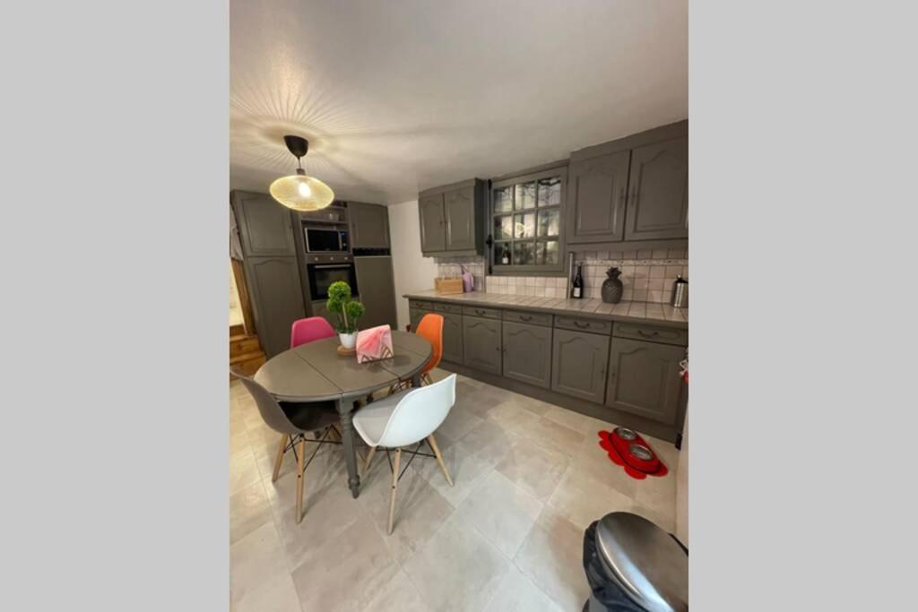 Appartement «La Vie Est Belle» Au Coeur De Sézanne Exterior foto