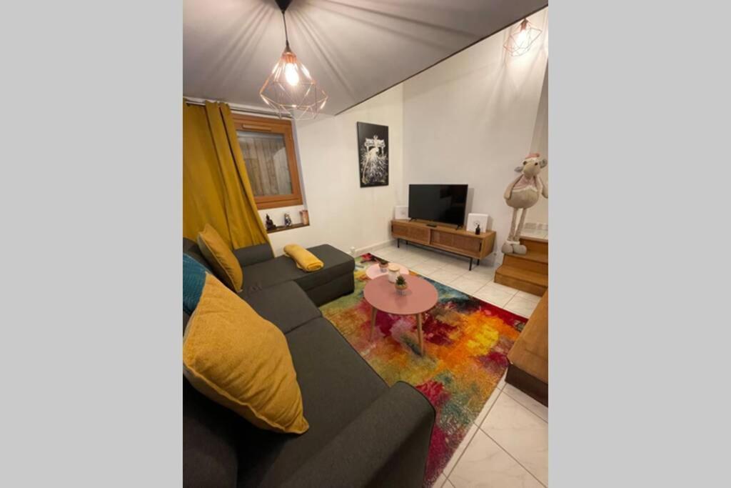 Appartement «La Vie Est Belle» Au Coeur De Sézanne Exterior foto