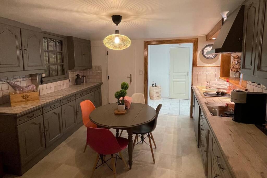 Appartement «La Vie Est Belle» Au Coeur De Sézanne Exterior foto